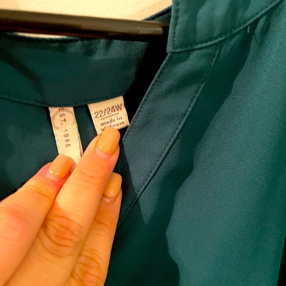 22/24W 3/4 length green top - Picture 3 of 3